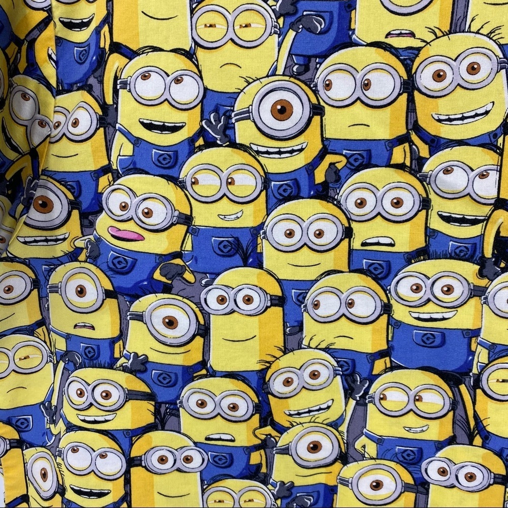 Despicable Me Minion Scrub Top Sz M. - Picture 6 of 6